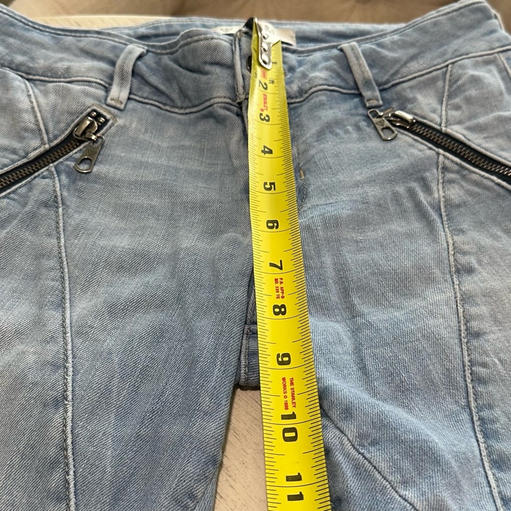 Guess Light Blue Skinny Jeans with Zipper Accents - Picture 9 of 10
